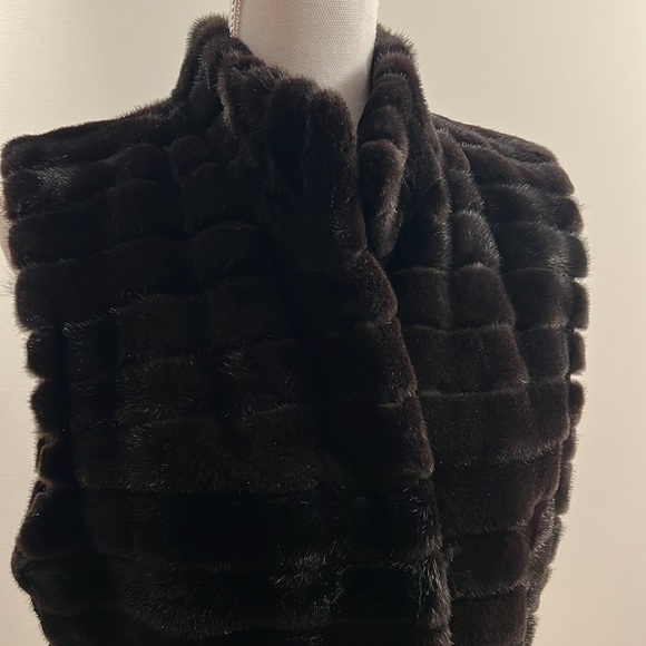 Real MINK VEST Pristine Condition Luxurious feel and look pit to pit 20.5” - Picture 3 of 14